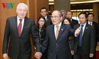 Chủ tịch Quốc hội Nguyễn Sinh Hùng đón, hội đàm với Chủ tịch Hạ viện Kazakhstan 