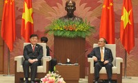 Chủ tịch Quốc hội Nguyễn Sinh Hùng tiếp Phó Chủ tịch Quốc hội Trung Quốc