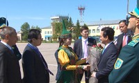 Thủ tướng Nguyễn Tấn Dũng thăm Đại sứ quán Việt Nam tại  Kazakhstan