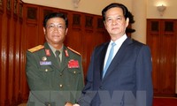 Thủ tướng Nguyễn Tấn Dũng tiếp Tổng Tham mưu trưởng Quân đội nhân dân Lào 