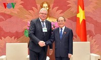 Chủ tịch Quốc hội Nguyễn Sinh Hùng tiếp Đoàn Nghị viện Châu Âu