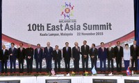 Thủ tướng Nguyễn Tấn Dũng nêu vấn đề Biển Đông tại Hội nghị Cấp cao Đông Á