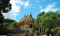 Chùa Dơi, ngôi chùa theo dòng Phật giáo Nam tông Khmer