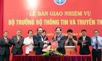 Thủ tướng Nguyễn Xuân Phúc dự lễ bàn giao nhiệm vụ Bộ trưởng Bộ Thông tin và Truyền thông