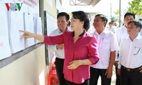 Chủ tịch Quốc hội Nguyễn Thị Kim Ngân giám sát bầu cử ở tỉnh An Giang