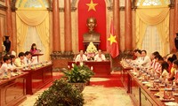 Chủ tịch nước Trần Đại Quang gặp mặt thiếu niên nhi đồng vượt khó vươn lên trong học tập
