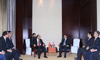 Thủ tướng Nguyễn Xuân Phúc có các cuộc hội kiến, gặp gỡ với các nhà lãnh đạo CHDCND Lào