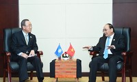Thủ tướng gặp song phương bên lề Hội nghị ASEAN 28-29  