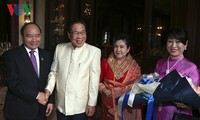 Thủ tướng Nguyễn Xuân Phúc gặp nguyên Tổng Bí thư, Chủ tịch Lào và nguyên Thủ tướng Chính phủ Lào