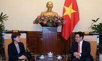 Phó thủ tướng, Bộ trưởng Ngoại giao Phạm Bình Minh tiếp đại sứ Singapore Catherine Wong