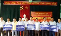 Đại sứ quán và cộng đồng người Việt tại Nga tặng thuyền cho người dân Hà Tĩnh