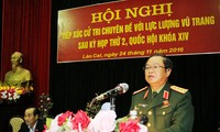 Phó Chủ tịch Quốc hội Đỗ Bá Tỵ tiếp xúc cử tri với lực lượng vũ trang tại tỉnh Lào Cai