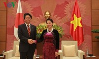 Chủ tịch Quốc hội Nguyễn Thị Kim Ngân hội kiến Thủ tướng Nhật Bản Shinzo Abe