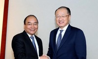 Thủ tướng Nguyễn Xuân Phúc tiếp lãnh đạo các tổ chức tài chính và doanh nghiệp quốc tế 