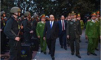 Thủ tướng Nguyễn Xuân Phúc kiểm tra công tác sẵn sàng chiến đấu tại Bộ Tư lệnh Cảnh sát cơ động