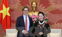 Chủ tịch Quốc hội Nguyễn Thị Kim Ngân tiếp Đại sứ Thụy Điển và Đại sứ Hungary 
