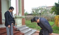 Đại sứ đặc mệnh toàn quyền Nhật Bản tại Việt Nam thăm hỏi gia đình cháu bé người Việt bị sát hại