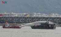 Hải quân Hoa Kỳ và thành phố Đà Nẵng phối hợp diễn tập ứng phó sự cố tràn dầu trên sông Hàn
