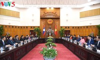 Thủ tướng Nguyễn Xuân Phúc tiếp Phó Chủ tịch nước CHDCND Lào Phankham Viphavanh