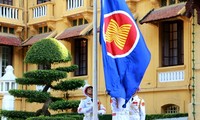 Lễ thượng cờ  nhân kỷ niệm 50 năm ASEAN