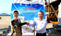 Việt Nam tiếp nhận 30 tấn hàng cứu trợ đồng bào vùng thiên tai