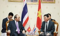 Thủ tướng Nguyễn Xuân Phúc gặp Tỉnh trưởng Nakhon Pathom (Thái Lan)