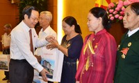 Phó Chủ tịch Quốc hội Phùng Quốc Hiển tiếp đoàn Hội Tù yêu nước tỉnh Quảng Ngãi