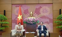 Phó Chủ tịch Quốc hội Phùng Quốc Hiển tiếp Chủ tịch Kiểm toán Nhà nước Lào Viengthong Siphandone