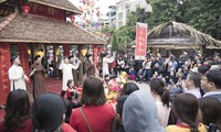 Các lễ hội Xuân thu hút đông đảo người dân