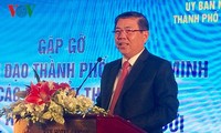 Lãnh đạo Thành phố Hồ Chí Minh gặp gỡ hơn 100 trí thức Việt kiều