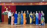 Gặp mặt các cựu giáo viên kiều bào Thái Lan về thăm Việt Nam