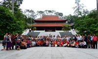 Các cựu giáo viên kiều bào Thái Lan thăm khu di tích Đá Chông