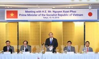 Thủ tướng Nguyễn Xuân Phúc tọa đàm với doanh nghiệp Nhật Bản, tiếp Chủ tịch Ngân hàng MUFJ, Chủ tịch Công ty Mitsubishi và Chủ tịch JETRO