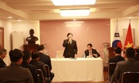 Phó Thủ tướng Trịnh Đình Dũng gặp gỡ các nhà khoa học trẻ Việt Nam tại Hàn Quốc