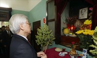 Tổng Bí thư, Chủ tịch nước Nguyễn Phú Trọng dâng hương tưởng niệm Chủ tịch Hồ Chí Minh