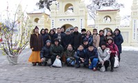 Phật tử người Việt tại Ucraina dự lễ cầu bình an tại chùa Trúc Lâm Kharkov