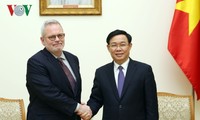 Phó Thủ tướng Vương Đình Huệ tiếp Phó Chủ tịch Phòng Thương mại Hoa Kỳ (USCC) Charles Freeman