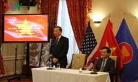 Bộ trưởng Bộ Công an Tô Lâm thăm đại sứ quán Việt Nam tại Hoa Kỳ