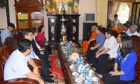 Bà Trương Thị Mai thăm, chúc mừng hòa thượng Dương Nhơn nhân lễ Phật đản 2019