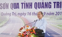 Thủ tướng Nguyễn Xuân Phúc phát lệnh khởi công tuyến Cam Lộ - La Sơn thuộc Dự án đường bộ cao tốc Bắc – Nam