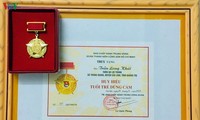 Truy tặng Huy hiệu “Tuổi trẻ Dũng cảm” cho thanh niên cứu người trên bán đảo Sơn Trà, thành phố Đà Nẵng