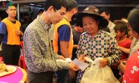 Cứu trợ đồng bào Việt kiều bị ảnh hưởng do lũ lụt tại Campuchia