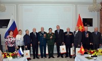 Bộ trưởng Quốc phòng Ngô Xuân Lịch gặp gỡ các cựu chiến binh Nga