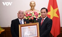 Trao Huân chương Hữu nghị tặng Cố vấn đặc biệt của Thủ tướng Nhật Bản