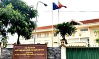Công dân Việt Nam tại Lào tiếp tục đăng ký về nước