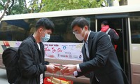 Trung ương Hội Sinh viên Việt Nam tặng quà và vé xe hỗ trợ sinh viên về quê đón Tết