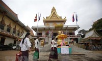 Việt Nam ủng hộ Campuchia 300.000 USD để phòng, chống dịch COVID-19