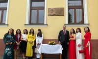 Người Việt tại Slovakia tưởng nhớ Chủ tịch Hồ Chí Minh