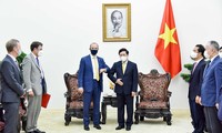 Phó Thủ tướng Chính phủ Phạm Bình Minh tiếp Bộ trưởng Ngoại giao và Phát triển Anh