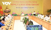 Thủ tướng Phạm Minh Chính phát động chương trình “Sóng và máy tính cho em”